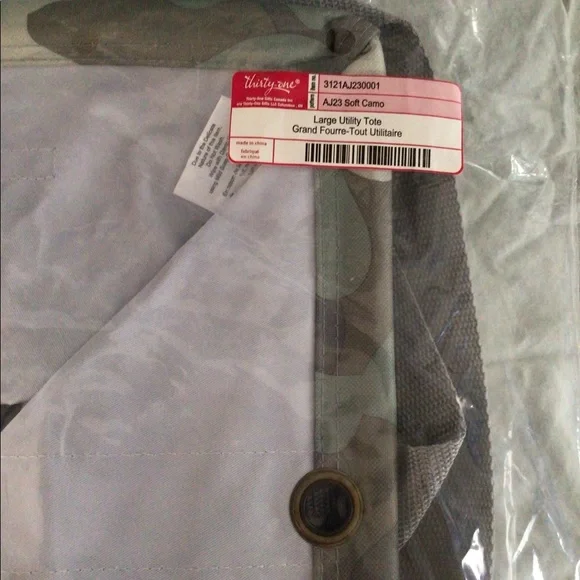 Thirty One Large Utility Tote! Soft Camo! New in Bag! - Picture 2 of 5